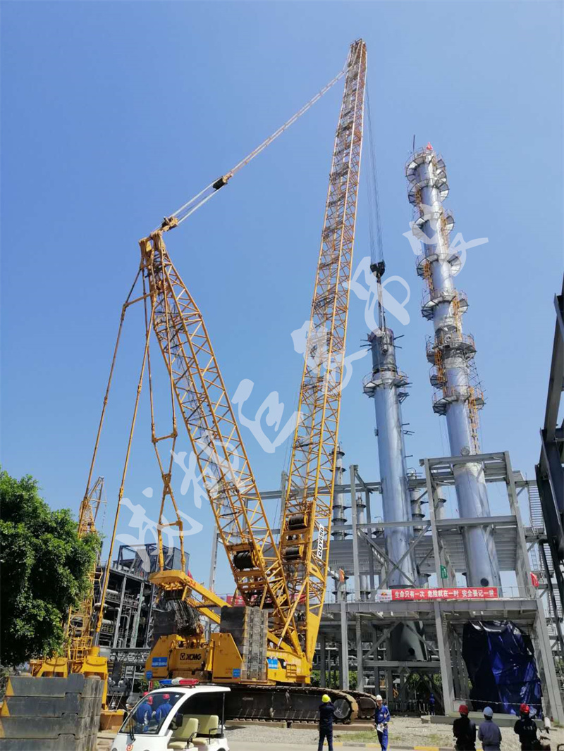 15.贵州铝厂大型蒸发器吊装（500T汽车吊和260T汽车吊） (2).jpg